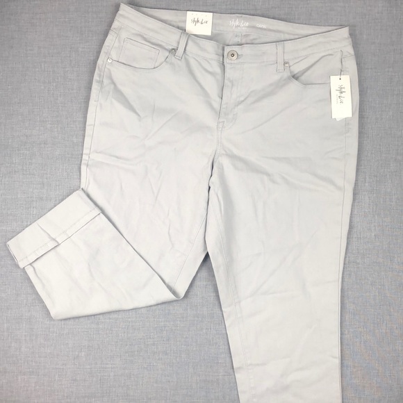 14W 24W Style & Co Light Gray Cuffed Capri Jeans - Picture 2 of 6